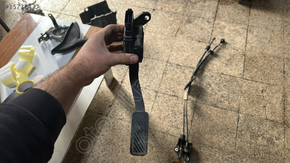 2015-2023 FORD COURİER GAZ PEDALI ORJ ÇIKMA