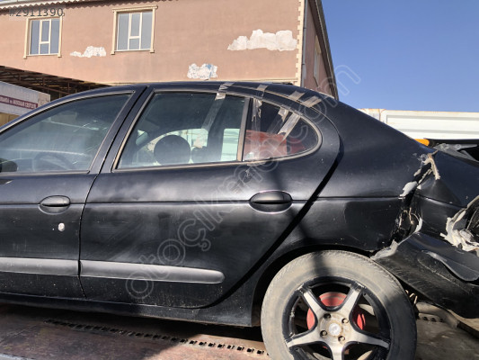 Megane1 Sol Arka Kapı