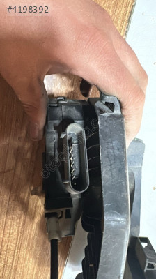 2015-2023 FORD COURİER SAĞ ÖN KAPI KİLİDİ ORJ ÇIKMA