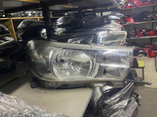TOYOTA HİLÜX SAĞ FAR