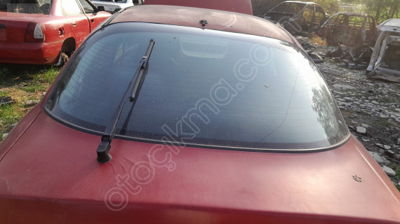 Mitsubishi karizma hb arka cam yedek parça