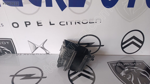 OPEL CORSA F PEUGEOT 208 SİGORTA KUTUSU 9824510680