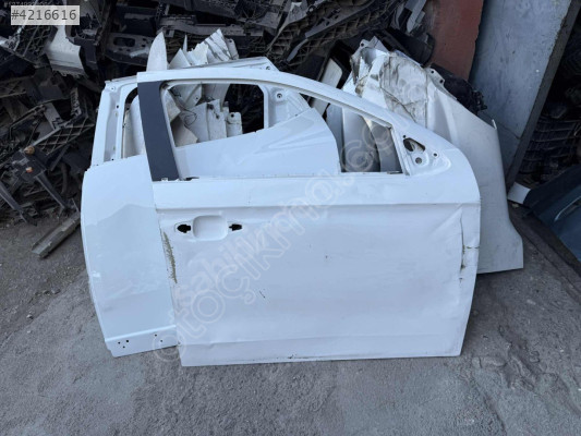 Peugeot 301 sağ ön kapı