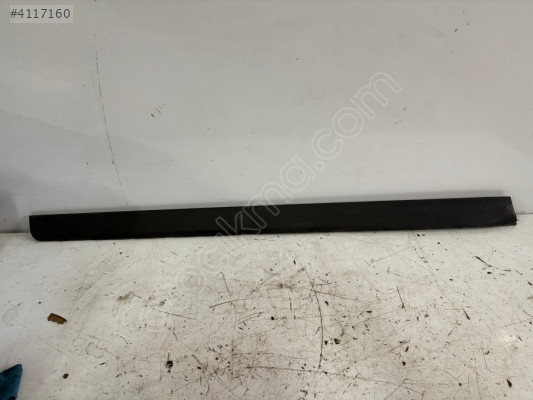 AUDİ A4 SOL ÖN KAPI ALT ÇITASI