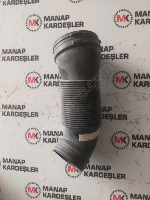 SKODA SUPER B HAVA FİLTRE BORUSU 5Q0129684C