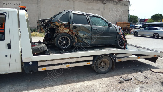 Volkswagen Polo cılasıs 1.6 benzinli hurda belgeli parça parça