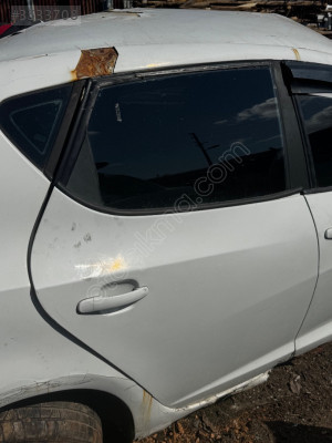 Seat ibiza sağ arka kapı çıkma orjinal