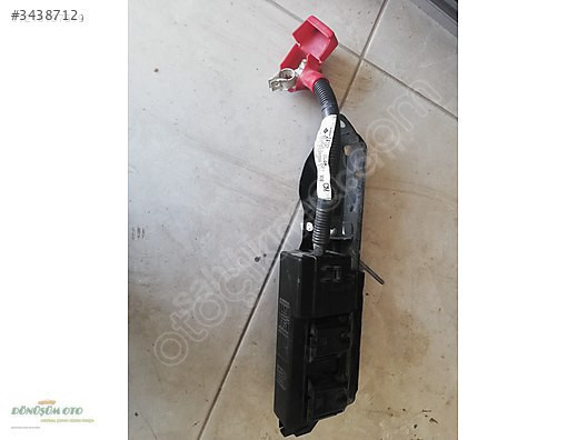 İNFİNİTİ FX35 ÇIKMA AKÜ YANI SİGORTA KUTUSU