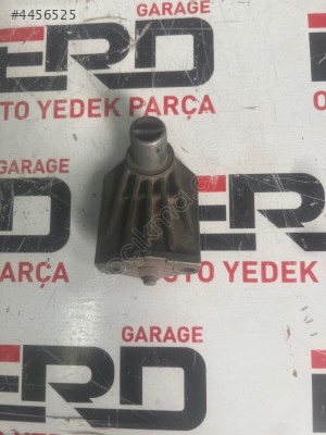 PORSCHE CAYENNE RADYATÖR AYAĞI 7P0121079 2011/2016