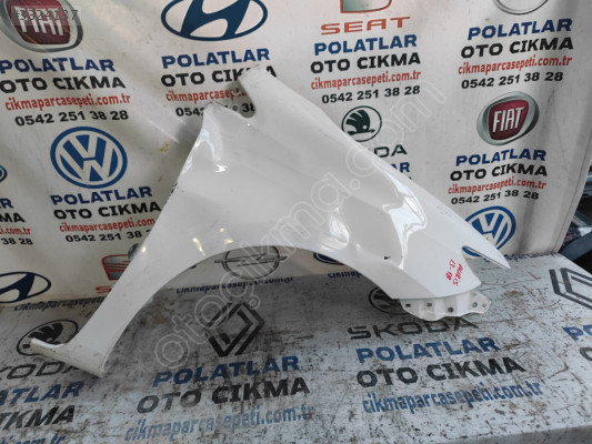 Toyota Auris ön sağ çamurluk orijinal beyaz göçük hasarlı 2013-18