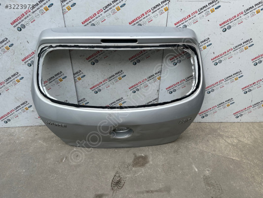 Hyundai i20 arka bagaj kapağı (az hasarlı) 2010 14