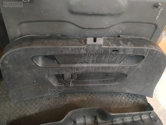 BMW X1 BAGAJ KAPAĞI BAKALİTİ