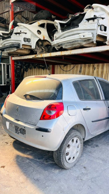 Clio bagaj kapağı