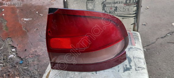 Mazda 626 hatcback kusurlu sağ arka stop