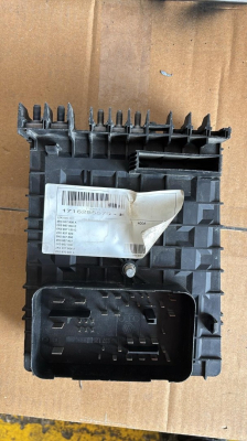 01718130 SEAT LEON SİGORTA RÖLE KUTUSU