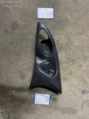 Ford Focus 1999-2004 Arası Sol Ön Kapı Kolu İç Çerçevesi