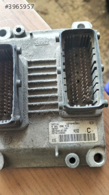 Alfa Romeo 147 1.6 Motor Beyni ME731HA004 0261206715 00468145660C