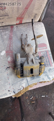 Mazda 626 sağ arka fren kaliperi