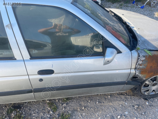 Ford escort hatchback sağ ön kapı