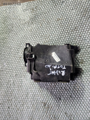 PEUGEOT RİFTER 2023 ÇIKMA ORİJİNAL TORPİDO SİGORTA KUTUSU