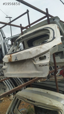 Mitsubishi ASX 2010 model arka bagaj kapağı