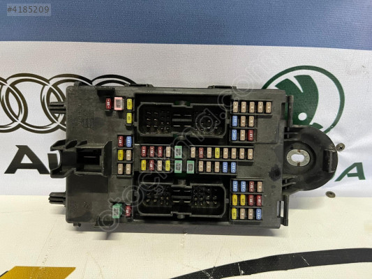 VOLVO S90 SİGORTA KUTUSU 32142591