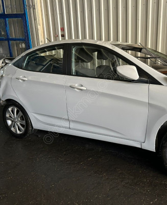 HYUNDAI ACCENT BLUE SAĞ ÖN KAPI ORJİNAL