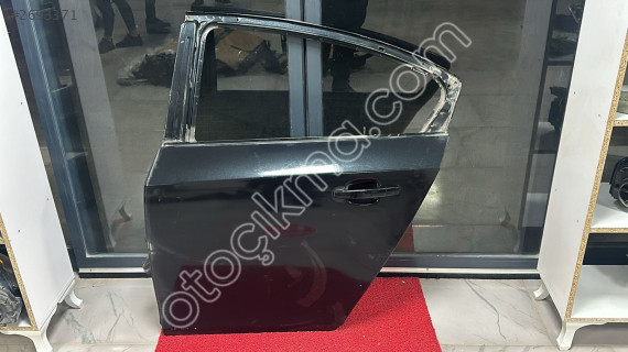 2011-2014 CHEVROLET CRUZE HATASIZ ORJ ÇIKMA SİYAH SOL ARKA KAPI
