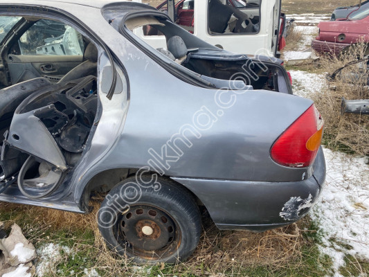 Mondeo 2 Sol Arka Çamurluk Orijinal Çıkma