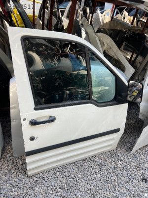 Ford connect çıkma ön sağ kapı dolu beyaz renk