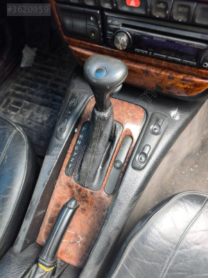 Opel OMEGA b vites konsolu