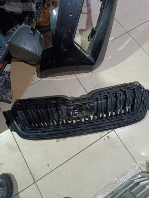 Skoda kamiq ön panjur orjinal çıkma parça