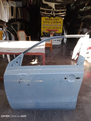 Suzuki Vitara sol ön kapı 50€