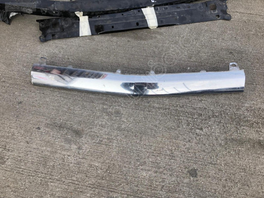 MERCEDES C SERİSİ W205 AMG ÖN TAMPON ORTA NİKELAJ 2058851574