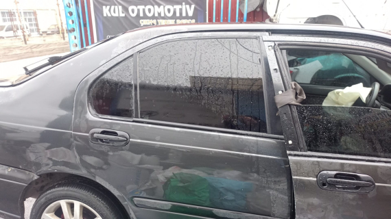 honda euro civic sağ arka kapı camı