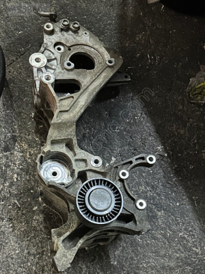 03L903143J AMAROK 2.0 ŞARJ DİREKSİYON POMPASİ DİNAMA KLİMA AYAĞI