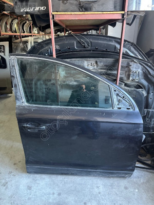 AUDİ Q7 SAĞ ÖN KAPI HATASIZ ORJİNAL SİYAH
