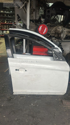 VOLVO XC60 SAĞ ÖN KAPI KONUK OTO