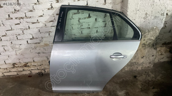 VOLKSWAGEN JETTA SOL ARKA KAPI