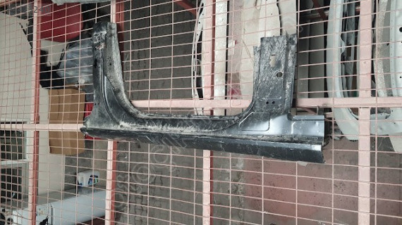 audi a4 14/17 sağ  marşbiyel sacı sefalılar oto cıkma