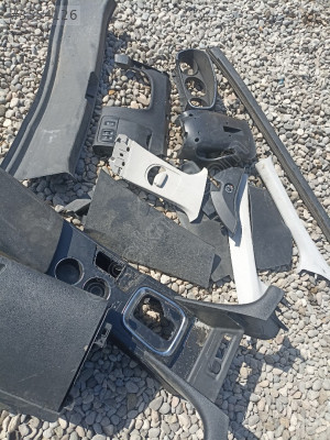 Renault Megane 4 iç plastik leri
