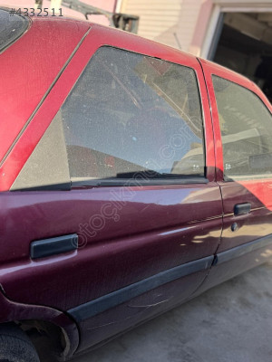 Ford eskort sağ arka kapı
