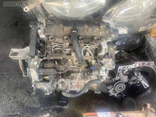 Peugeot partneri 2000 motor silindir kapağı