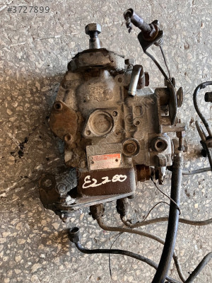 Mazda E2200 mazot pompası