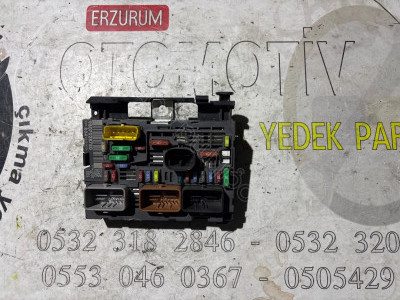 9807028780 / R04 Peugeot 307 Sigorta Kutusu Orjinal Çıkma