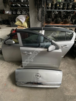 Opel Astra H Sedan Çıkma Bagaj Kapağı