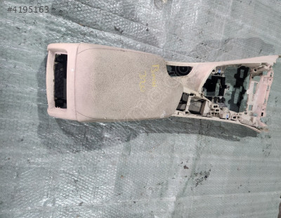 BMW 320 ÇIKMA ORİJİNAL ORTA KONSOL