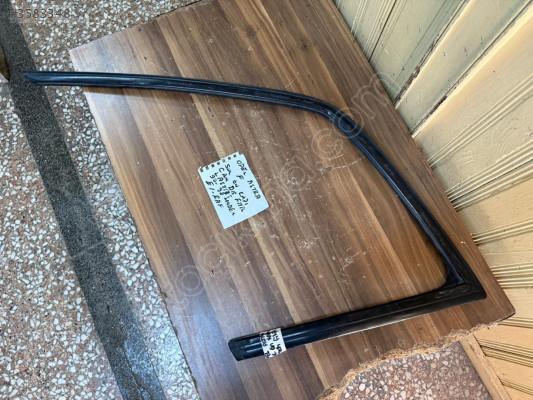 OPEL ASTRA F SOL ÖN KAPI CAM FİTİLİ VE LASTİĞİ 90-98 MODEL
