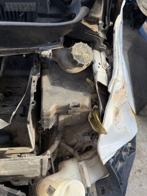 2013-2021 Ford Courier sigorta kutusu tablası