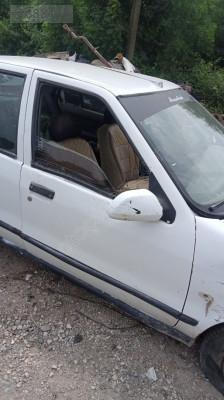 Renault 19 sağ ön kapı beyaz yedek parça